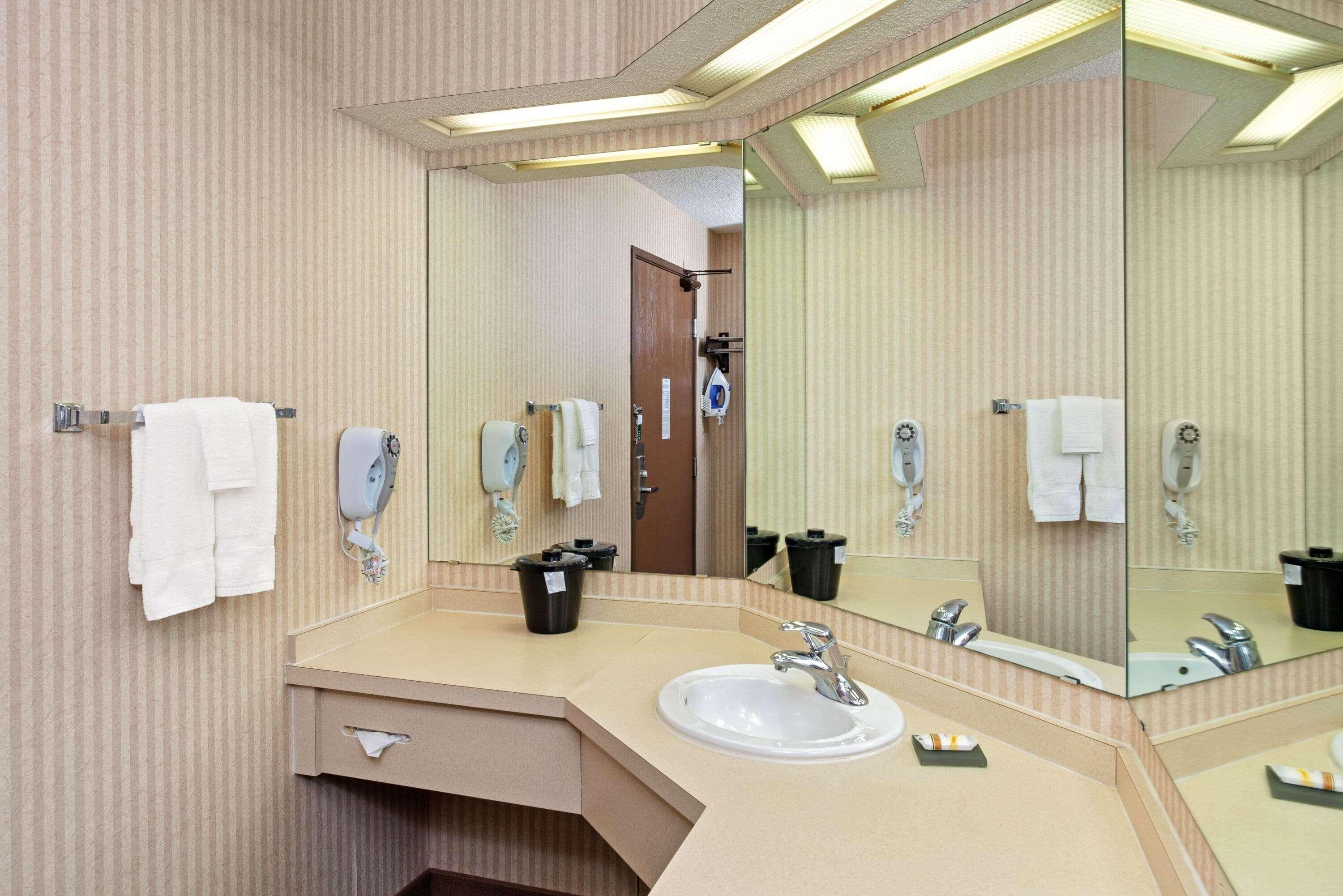 La Quinta By Wyndham Stevens Point Hotel Екстериор снимка