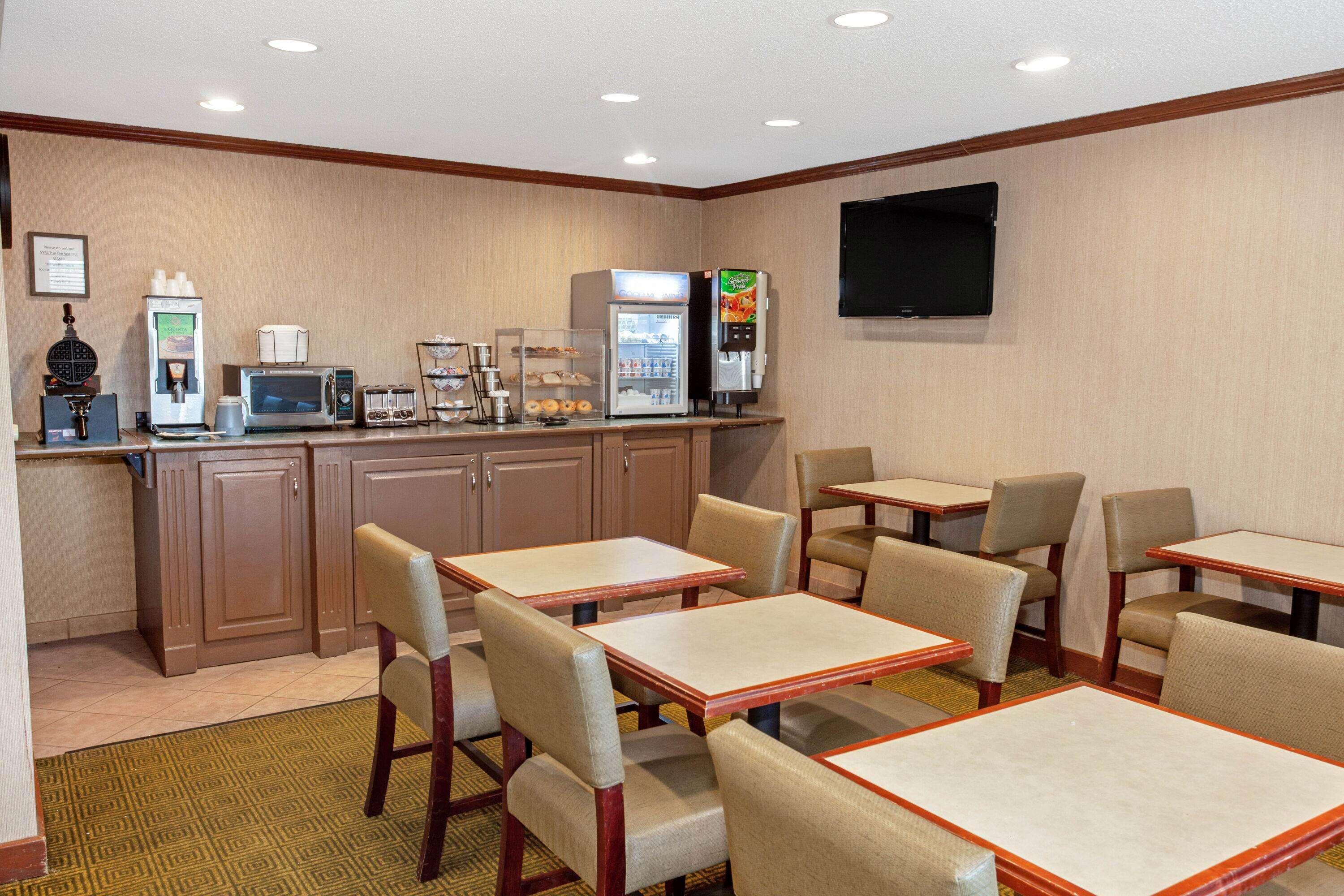 La Quinta By Wyndham Stevens Point Hotel Екстериор снимка