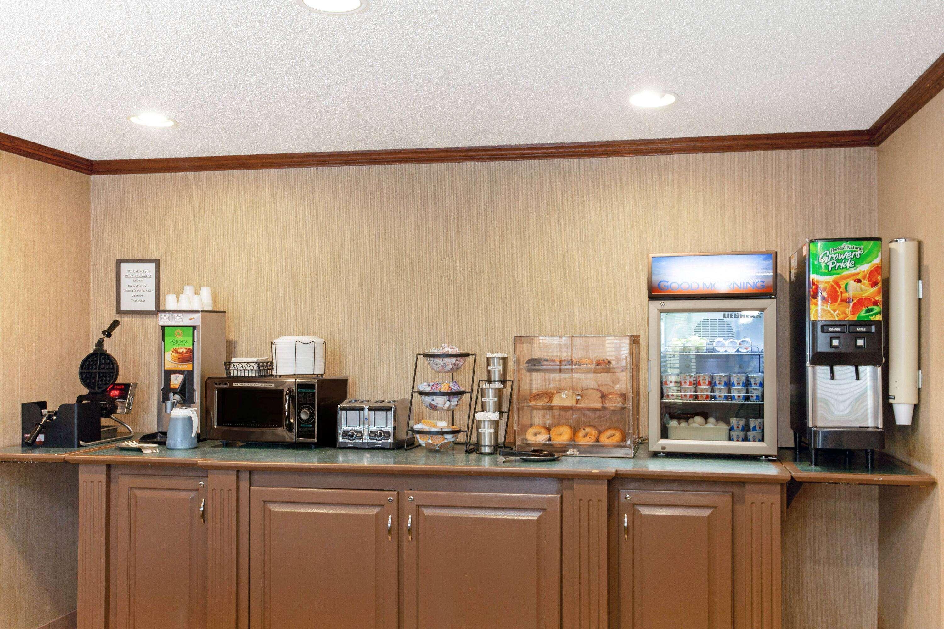 La Quinta By Wyndham Stevens Point Hotel Екстериор снимка