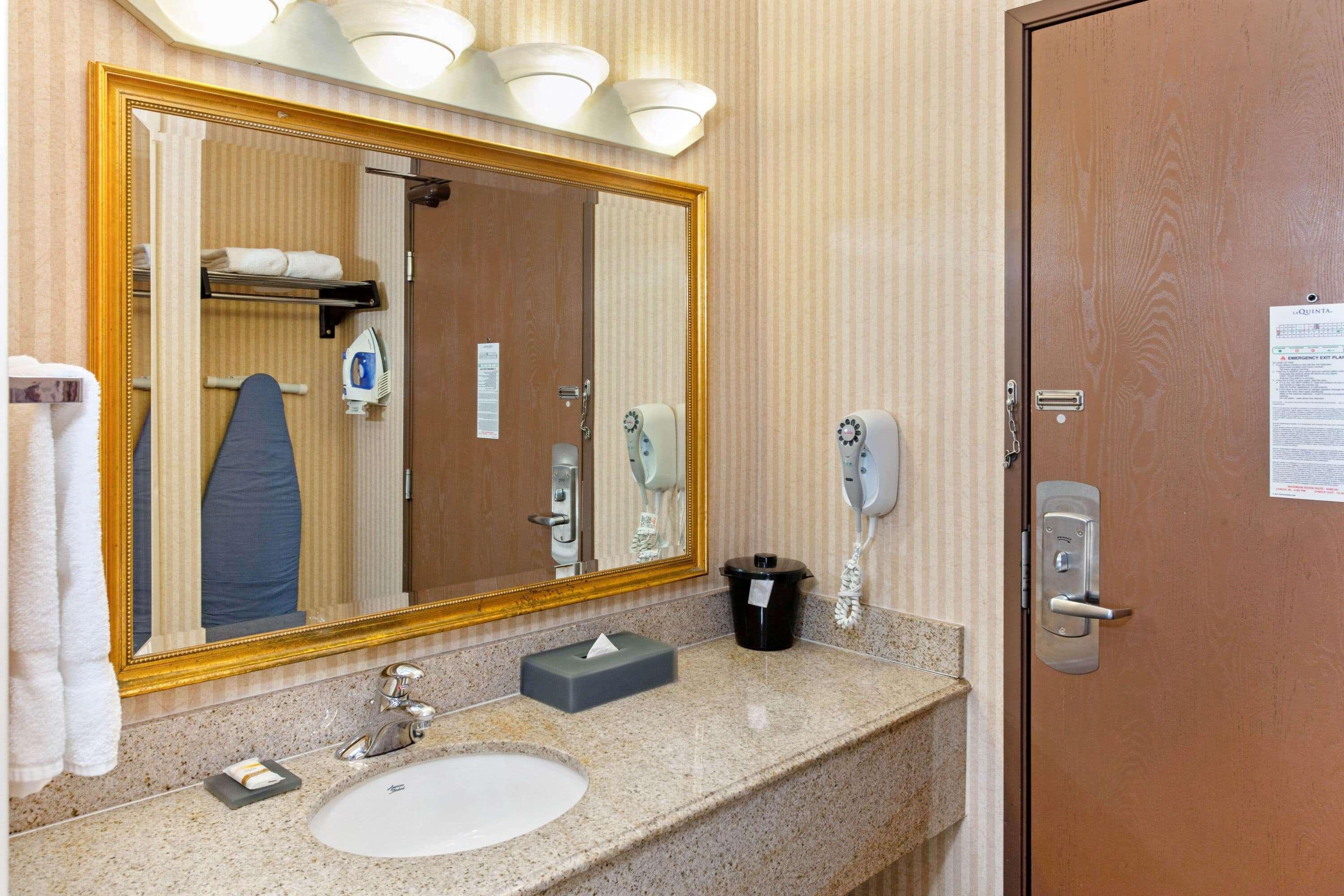 La Quinta By Wyndham Stevens Point Hotel Екстериор снимка